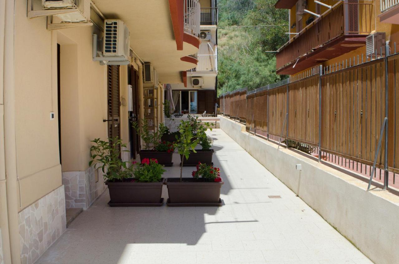 Guest House Del Lido ポルト・エンペードクレ エクステリア 写真