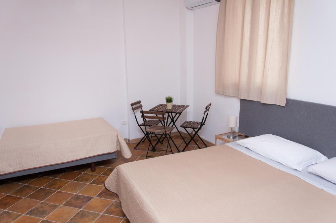 Guest House Del Lido ポルト・エンペードクレ エクステリア 写真