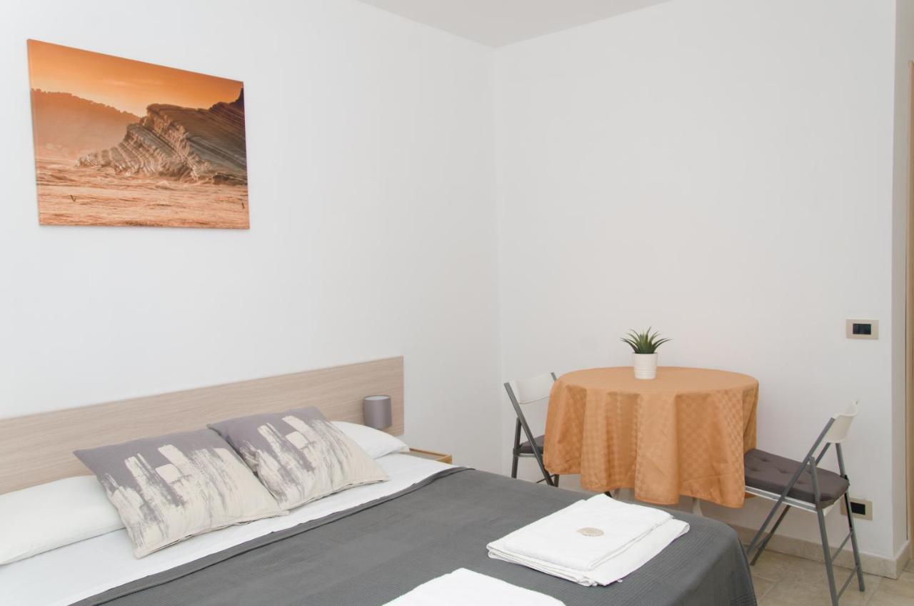 Guest House Del Lido ポルト・エンペードクレ エクステリア 写真