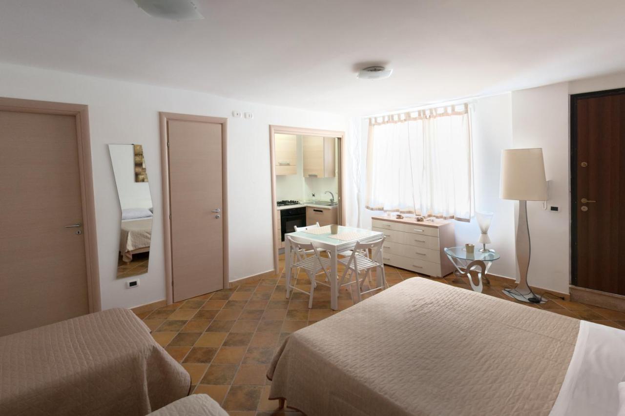 Guest House Del Lido ポルト・エンペードクレ エクステリア 写真